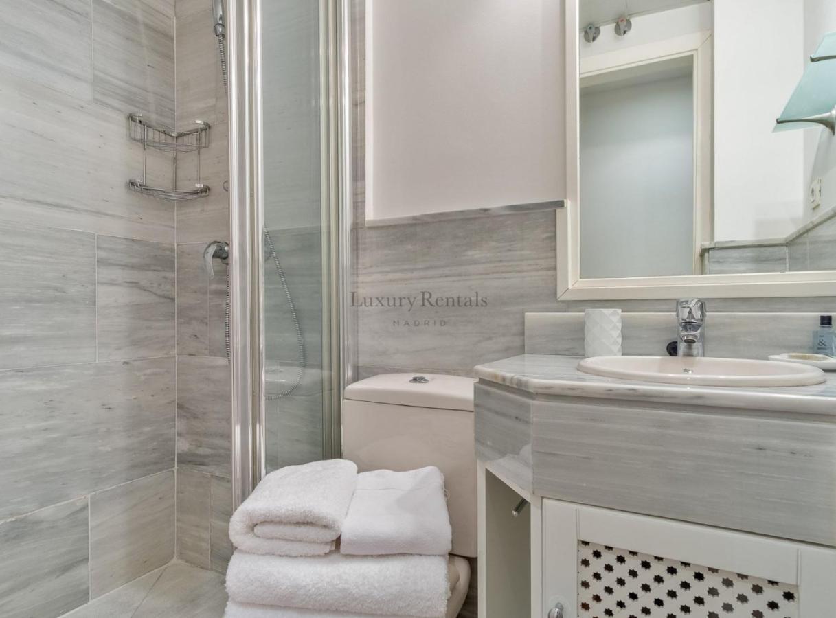 Charming 2-Bedroom Apartment In Retiro Perfect Madrid Location ภายนอก รูปภาพ